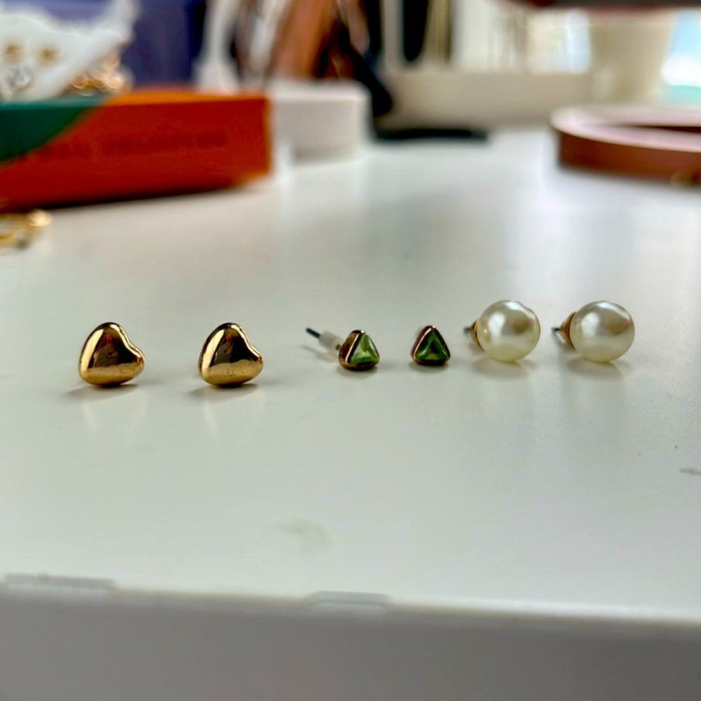 Earrings (3 pack) Pearls, Green Triangles, and Golden Hearts - Forever 21